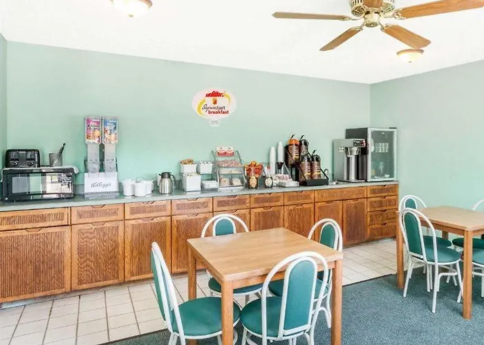 Super 8 by Wyndham Washington/Peoria Area