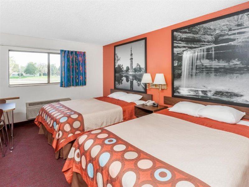Motel Super 8 By Wyndham Washington/peoria Area Washington