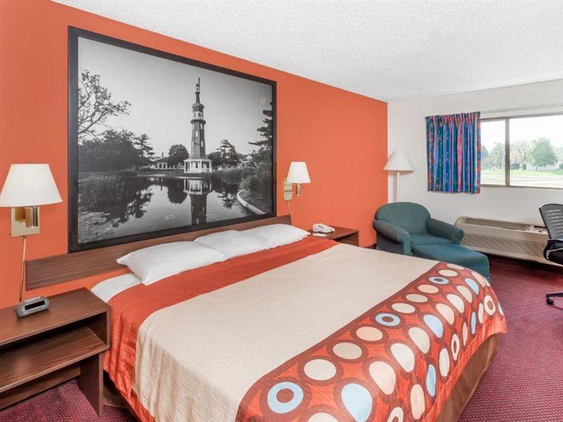 Super 8 By Wyndham Washington/peoria Area
