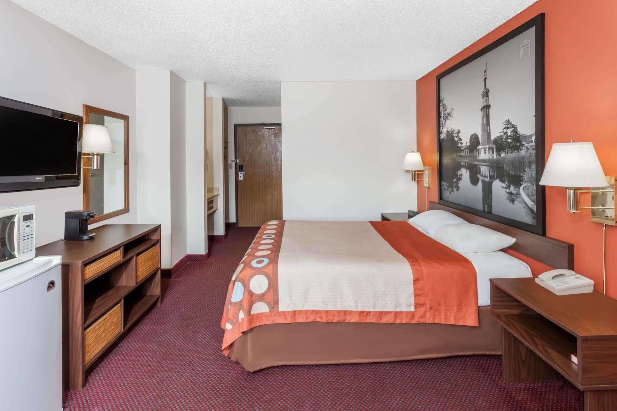 Motel Super 8 By Wyndham Washington/peoria Area Washington