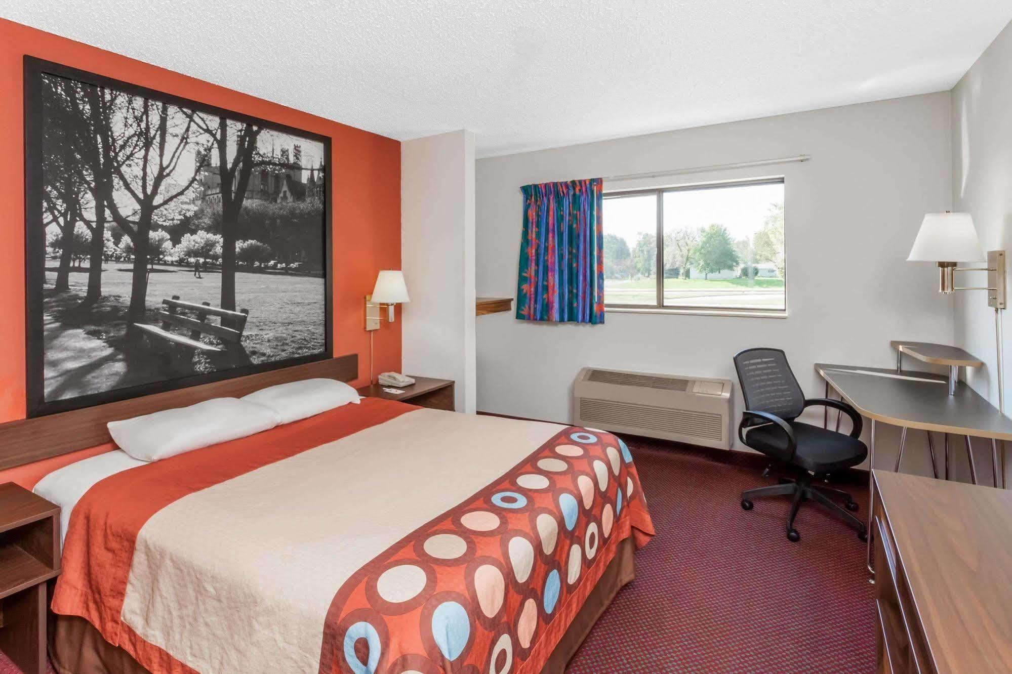 Super 8 By Wyndham Washington/peoria Area