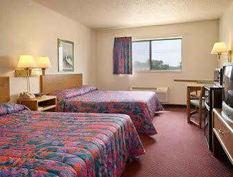 Super 8 By Wyndham Washington/peoria Area Motel